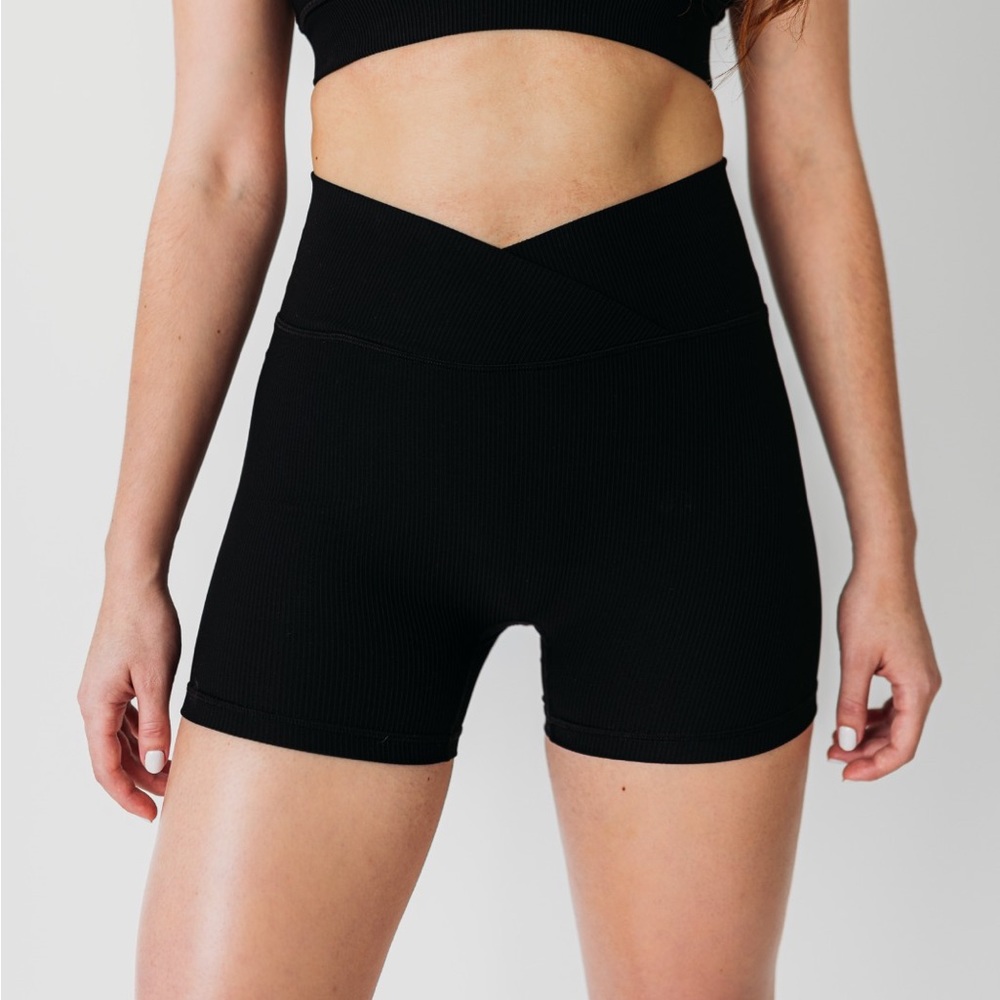 Black ribbed fabric shorts